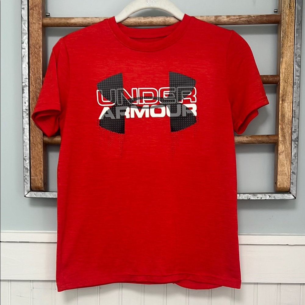Boys under Armour performance T-shirt, size medium red